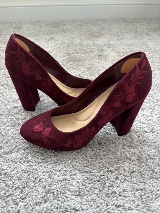 Y. not? Shoes - Y.Not? Burgundy Suede Embroidered Pointed Toe Block Heel Pumps